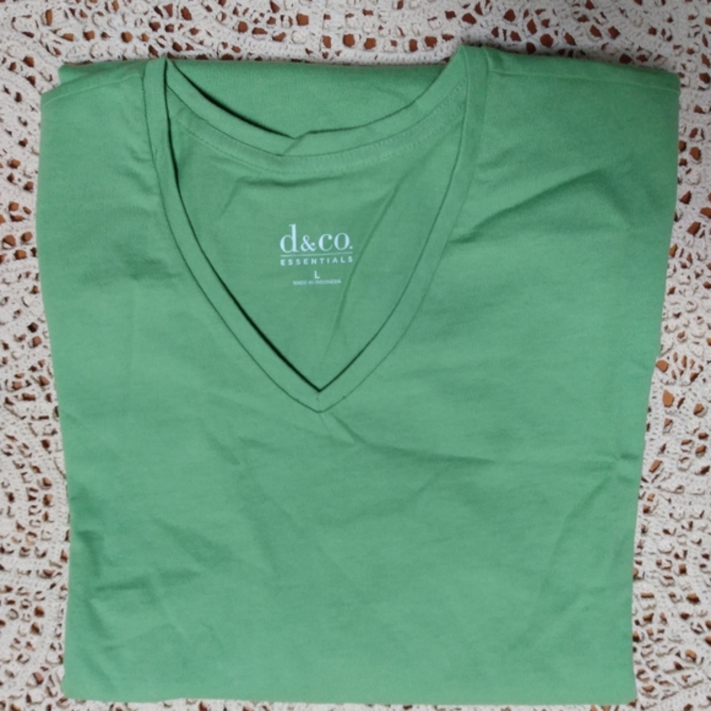 D&Co 3/4 Sleeve Oversized V-Neck Tee NWOT
